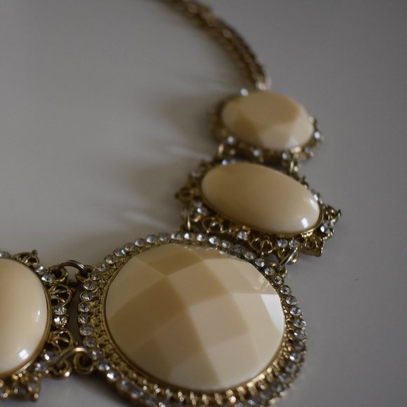 Gold & Off-White Statement Necklace | Excellent Condition - Picture 6 of 6